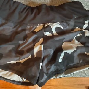 Size 6 Athleta shorts with liner